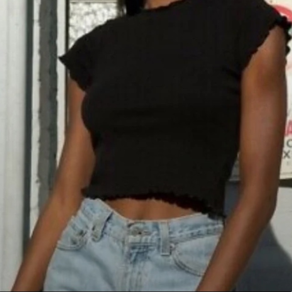 Black scalloped T-shirt - Brandy Melville